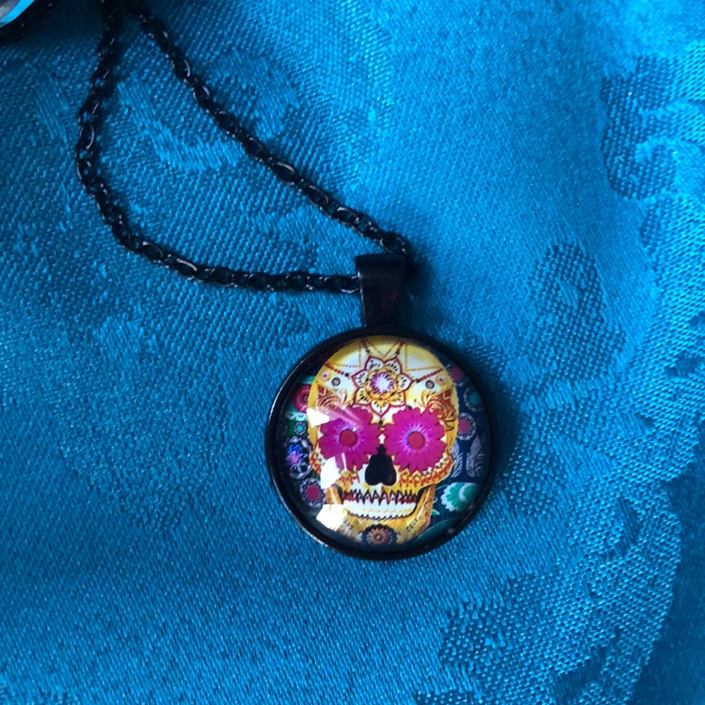 NWOT Sugar skull Dia de Los Muertos Skull Necklace